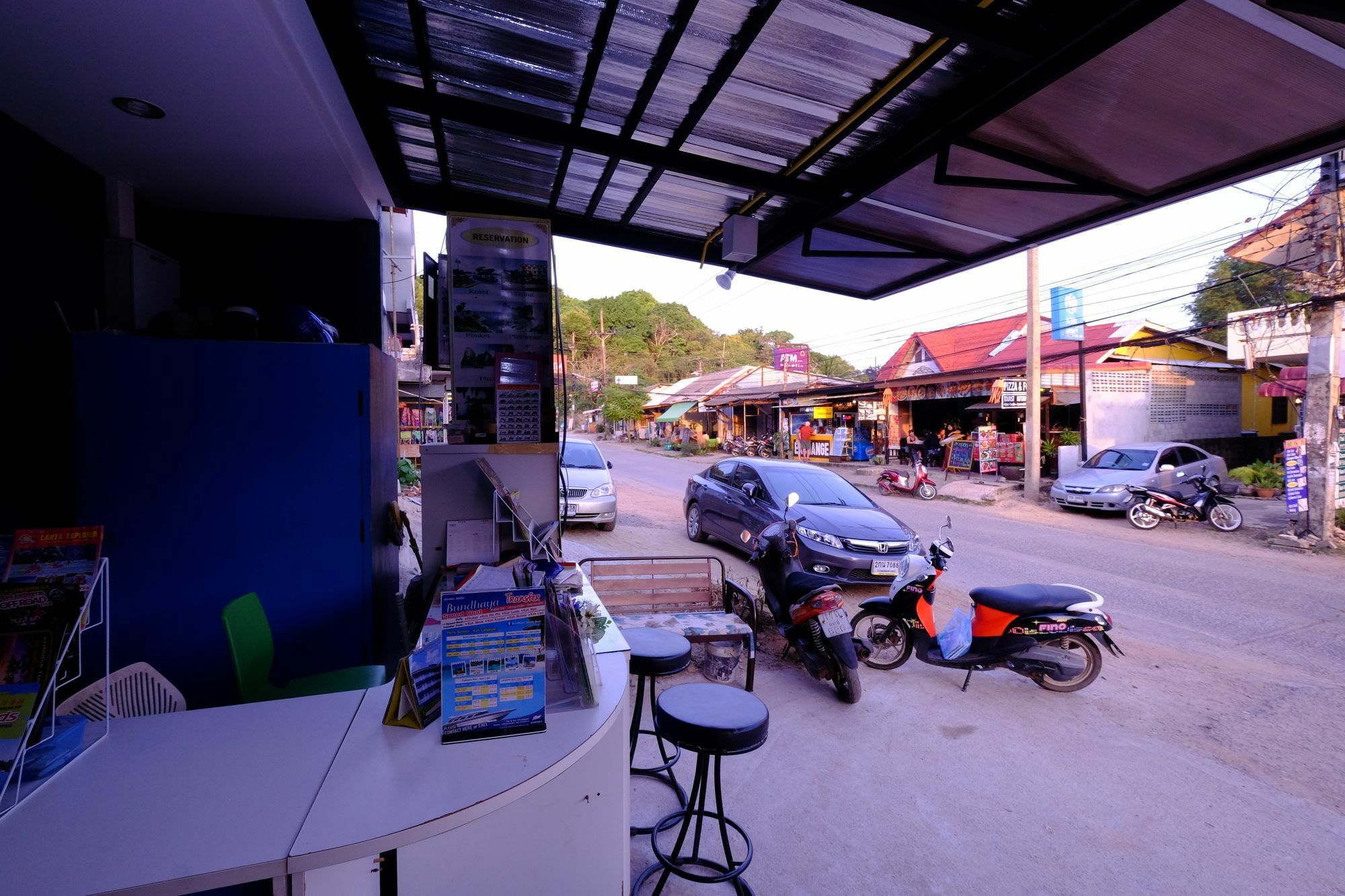 De​ Lanta Place Koh Lanta Bagian luar foto